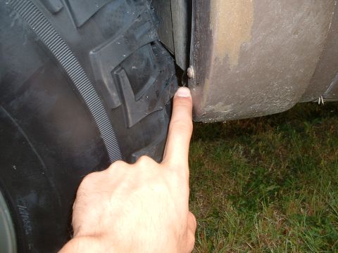 1994 GMC Suburban - Clearance @ the back of the front fender