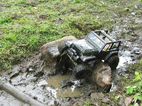 1996 Ford Bronco - Remote control Jeep tackles a muddy obstacle course, demonstrating off-road capabilities.