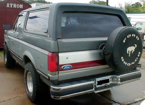 1983 Ford Bronco - This Ford Bronco's body style indicates a 1987 model year, not 1983.
