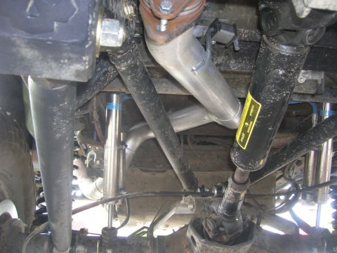 1996 Ford Bronco - This is an underside view of a 1996 Ford Bronco, showing the exhaust system, driveshaft, and suspension components. The exhaust pipe is mad…