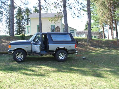 1990 Ford Bronco - Everyone has to jump start their tailgate motors right..?