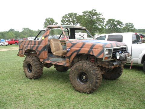1993 Ford Bronco - Skittles 1.0/ Earth Raper is ready for action!