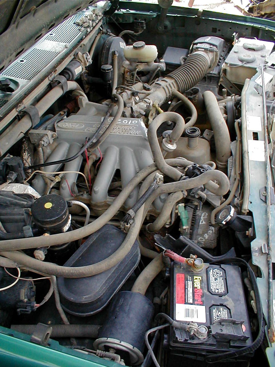 '96 4.9L MAF engine with DPFEGR sensor at rear (Left) of intake plenum,  and plastic vacuum reservoir (no coffee can)