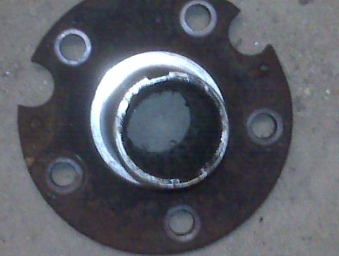 1995 Ford Bronco - A metal flange with a central opening and six bolt holes is shown, with a "Supermotors.net" watermark at the bottom right.