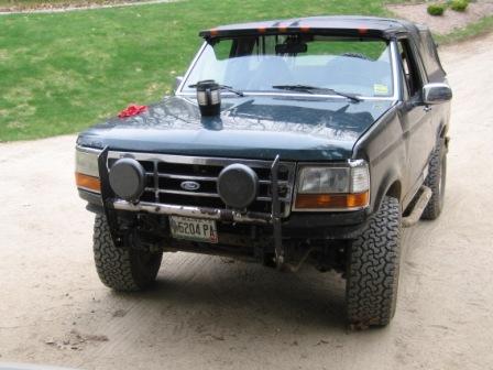 1993 Ford Bronco - This Ford Bronco is equipped with auxiliary lights and a snorkel air intake.