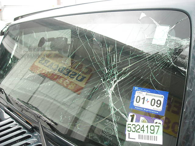 Windshield is shattered with a "01 09" sticker and another sticker with "5324197"