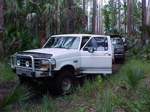 1992 Ford Bronco - Waiting on Stump Trail for things to get going again, it kept raining off and on all afternoon.