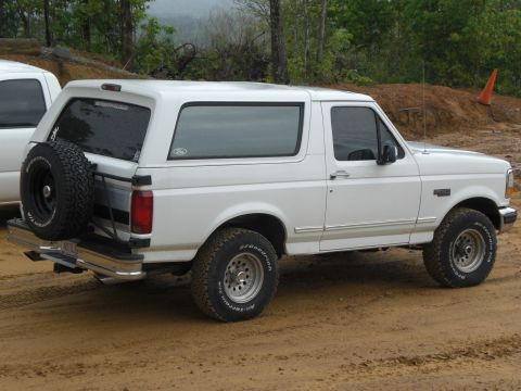 1989 Ford Bronco - This white Ford Bronco appears to be from the early to mid-1990s, not a 1989 model.