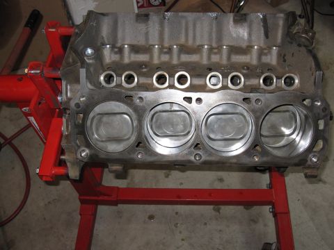 1996 Ford Bronco - pistons installed