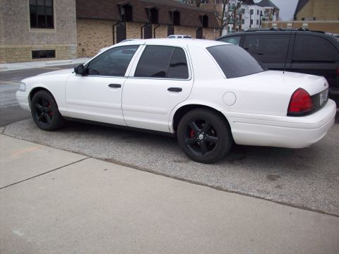 2003 Ford Crown Victoria photo