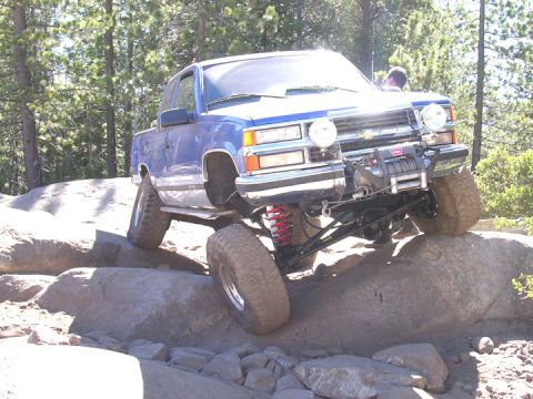 1994 Ford Bronco - even in two wheel drive, he still flexes well.
