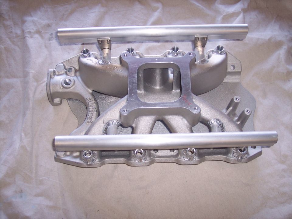 Edelbrock intake manifold with fuel rails and carburetor mounting plate