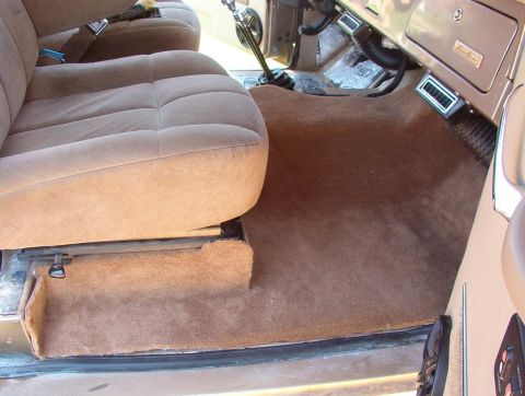 1975 Ford Bronco - After some fitting, the R side went in fairly well. The edges still need to be bound, and I'll probably add snaps or some other retainers,…