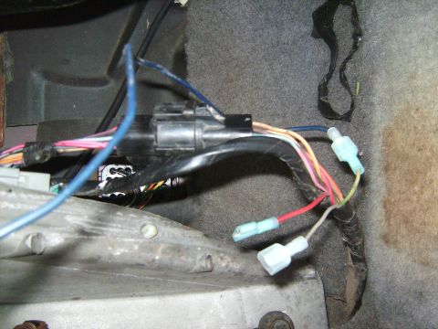 1996 Ford F-250 - #1, i scavenged the proper plug off a spare dash harness i had laying around, so thats fixed. #2 I hooked the constant hot (blue) to the Gr…