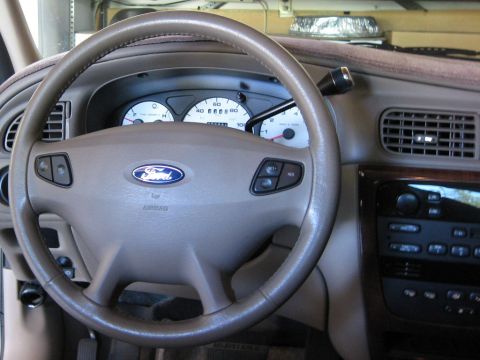 2003 Ford Taurus - Daytime