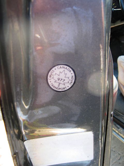 1986 Ford Bronco - A door jamb sticker indicates Canadian transport compliance with the number 977.