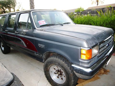 1986 Ford Bronco - This 1986 Ford Bronco features a distinctive red and silver stripe along its side.