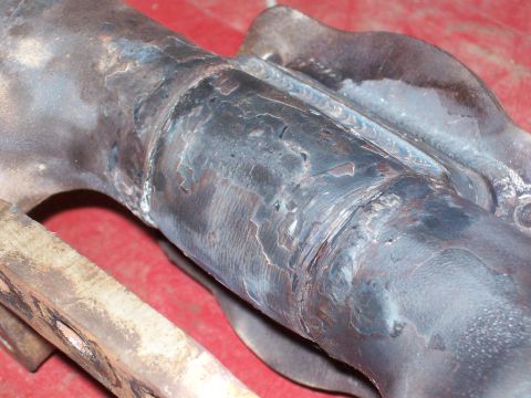 1986 Toyota Hilux - This photo shows a close-up of an exhaust manifold with visible welds and signs of wear.
