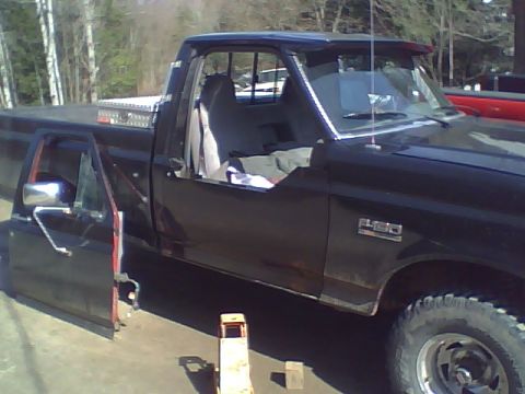 1995 Ford F-150 - This 1995 Ford F-150 has its driver's side door removed for work.
