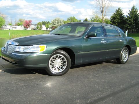 1988 Mercury Grand Marquis - This green sedan appears to be a 2001 Lincoln Town Car, not a 1988 Mercury Grand Marquis.