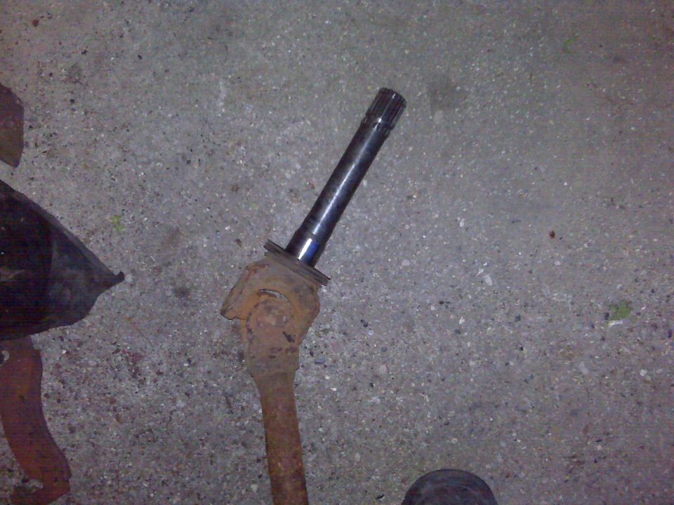 Driveshaft part with splined end and rusty joint