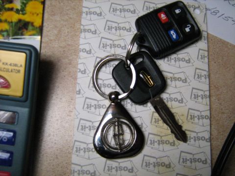 1988 Mercury Grand Marquis - A set of Lincoln keys and a remote fob are displayed on a surface covered with Post-it notes.