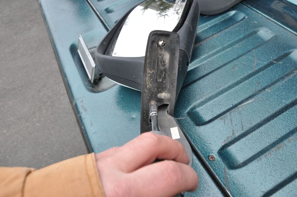 Side mirror repair on teal truck bed