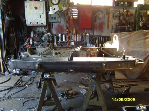 1989 Ford Bronco - Workshop photo shows a Ford Bronco rear bumper assembly mounted on sawhorses. Date stamp is 14/05/2009.
