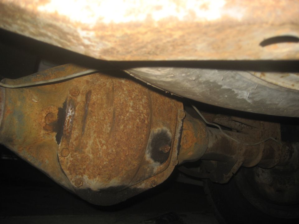Rusty rear differential underside view