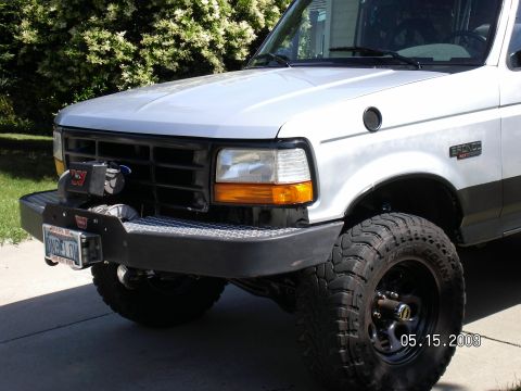 1996 Ford Bronco - The bumper follows the body lines and has great ground clearence and approach angles. I painted the stone deflector piece black, like the c…
