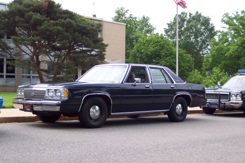 2001 Ford Crown Victoria - This Ford Crown Victoria appears to be from the early 1980s, not a 2001 model.