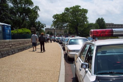 2001 Ford Crown Victoria - Where should we park? Oh in the street is fine :)