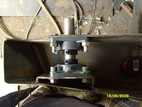 1989 Ford Bronco - A close-up view of a bearing assembly attached to a metal frame, with a date stamp of 16/05/2009 visible.