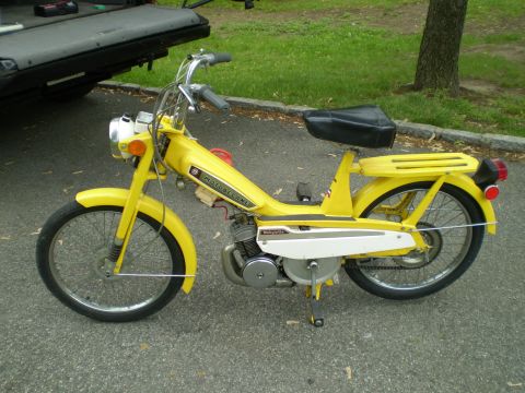 1981 Garelli Rally Sport - A yellow moped with "MOTOBECANE" and "Mobylette" text is visible.