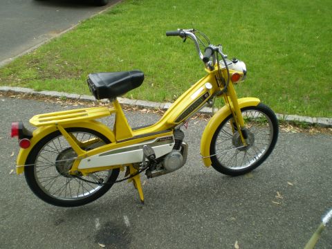1981 Garelli Rally Sport - A yellow moped is parked on an asphalt surface next to a grassy area.