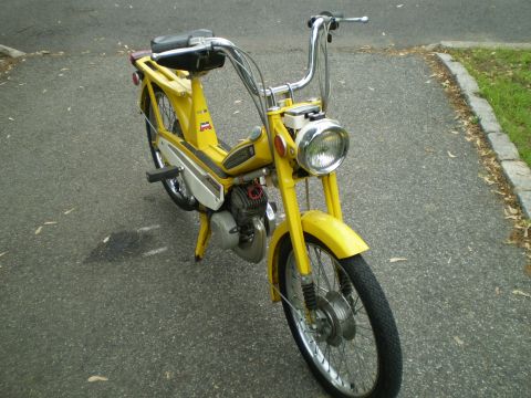 1981 Garelli Rally Sport - A yellow moped is parked on an asphalt surface.