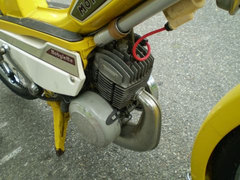 1981 Garelli Rally Sport - Close-up view of a yellow moped's engine and frame, showing the 'Mobylette' branding.