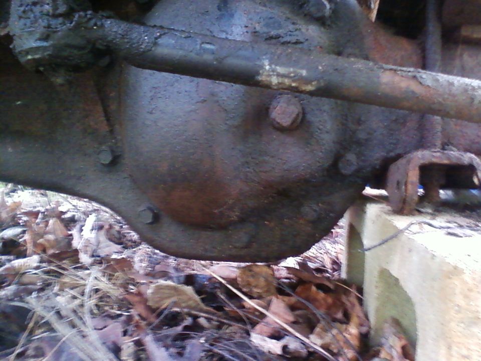 Differential housing and suspension parts on a vehicle