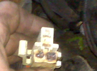 1995 Ford Bronco - Close-up of an electrical connector with the Supermotors logo in the corner.