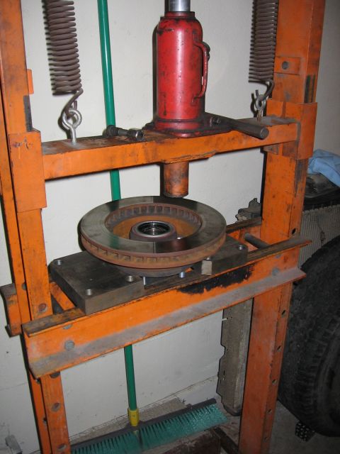 1989 Ford Bronco - Replacing wheel studs