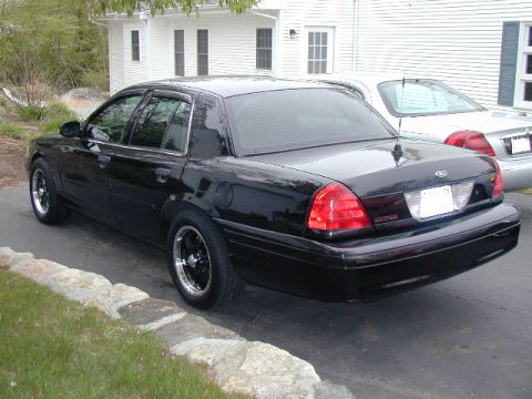 2003 Ford Crown Victoria photo