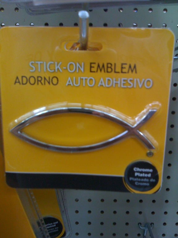 Chrome stick-on fish emblem in packaging, labeled 'ADORNOS AUTO ADHESIVO'
