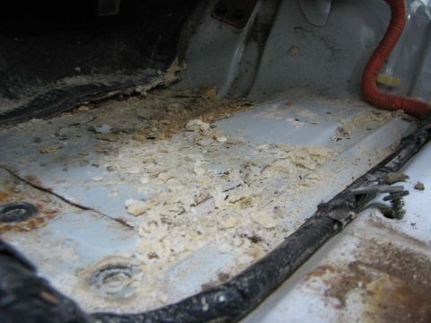 2003 Ford Crown Victoria - Car floor shows significant corrosion and debris, with wiring present. Supermotors.net logo is visible.