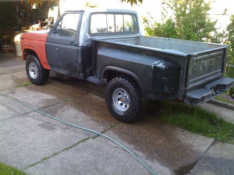 1985 Ford F-150 - 33 x 12.50 R15's on a 15 X 8 inch rim