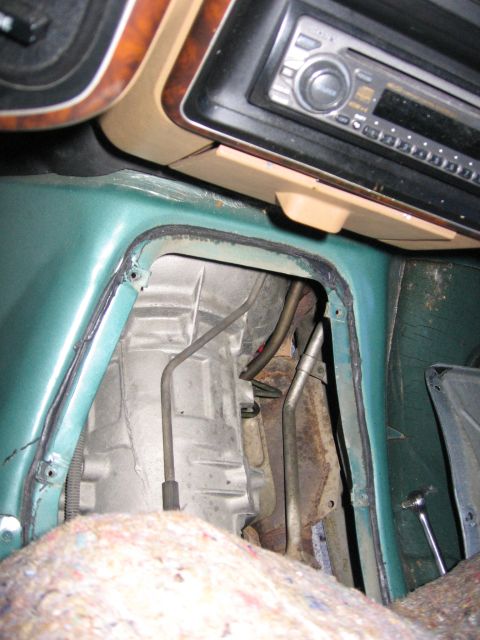 1990 Ford Bronco - Accessing the trany bolts