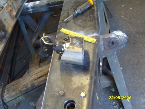 1989 Ford Bronco - Close-up of a vehicle frame section with attached hardware and tools, dated 22/05/2009.