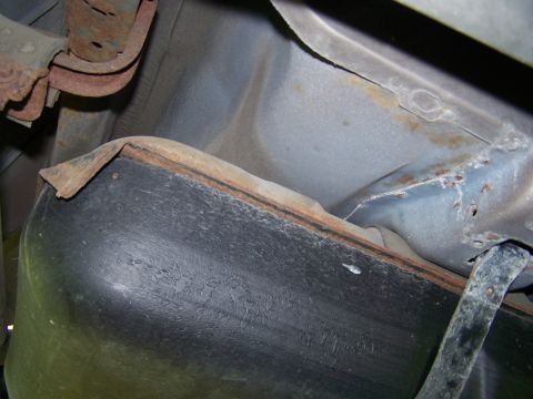 1987 Lincoln Mark VII - Underside view of a vehicle's fuel tank and suspension components, with a Supermotors.net logo.