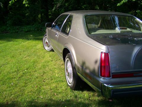1987 Lincoln Mark VII - Rear quarter view of a 1987 Lincoln Mark VII coupe parked on a grassy lawn.