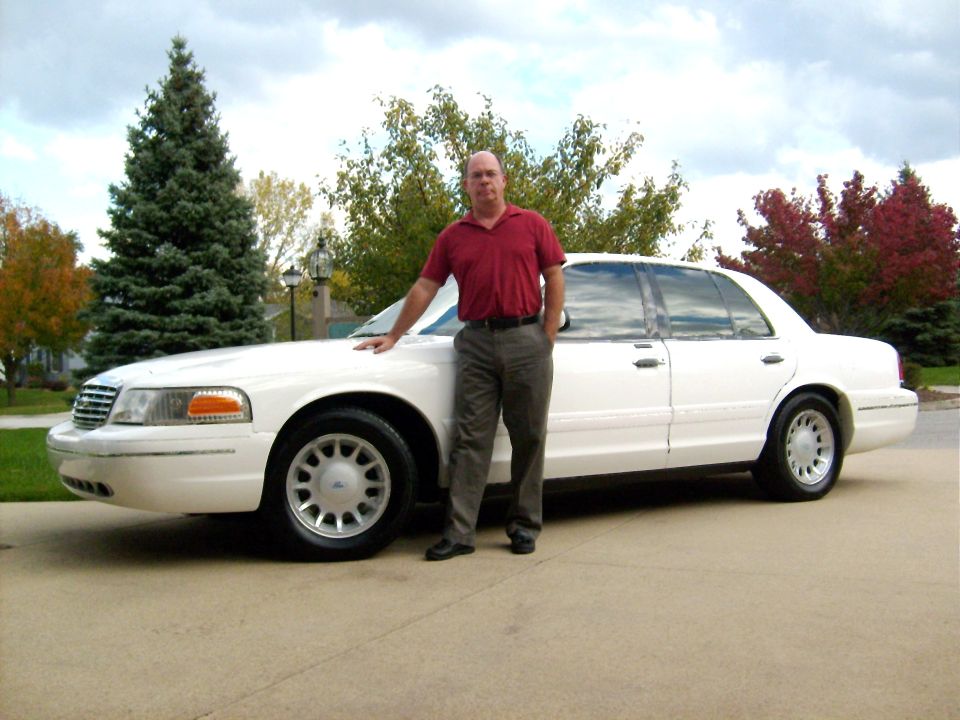 2000 Ford Crown Victoria “Messy Bessy”