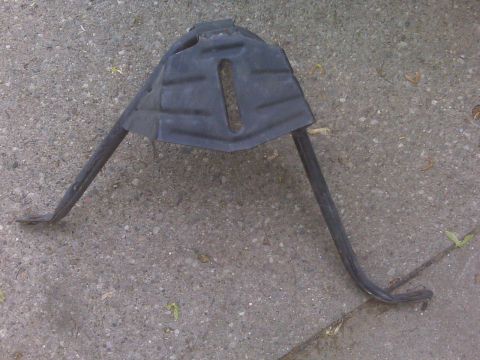 1995 Ford Bronco - This metal bracket has two legs, one of which ends in a flat foot.
